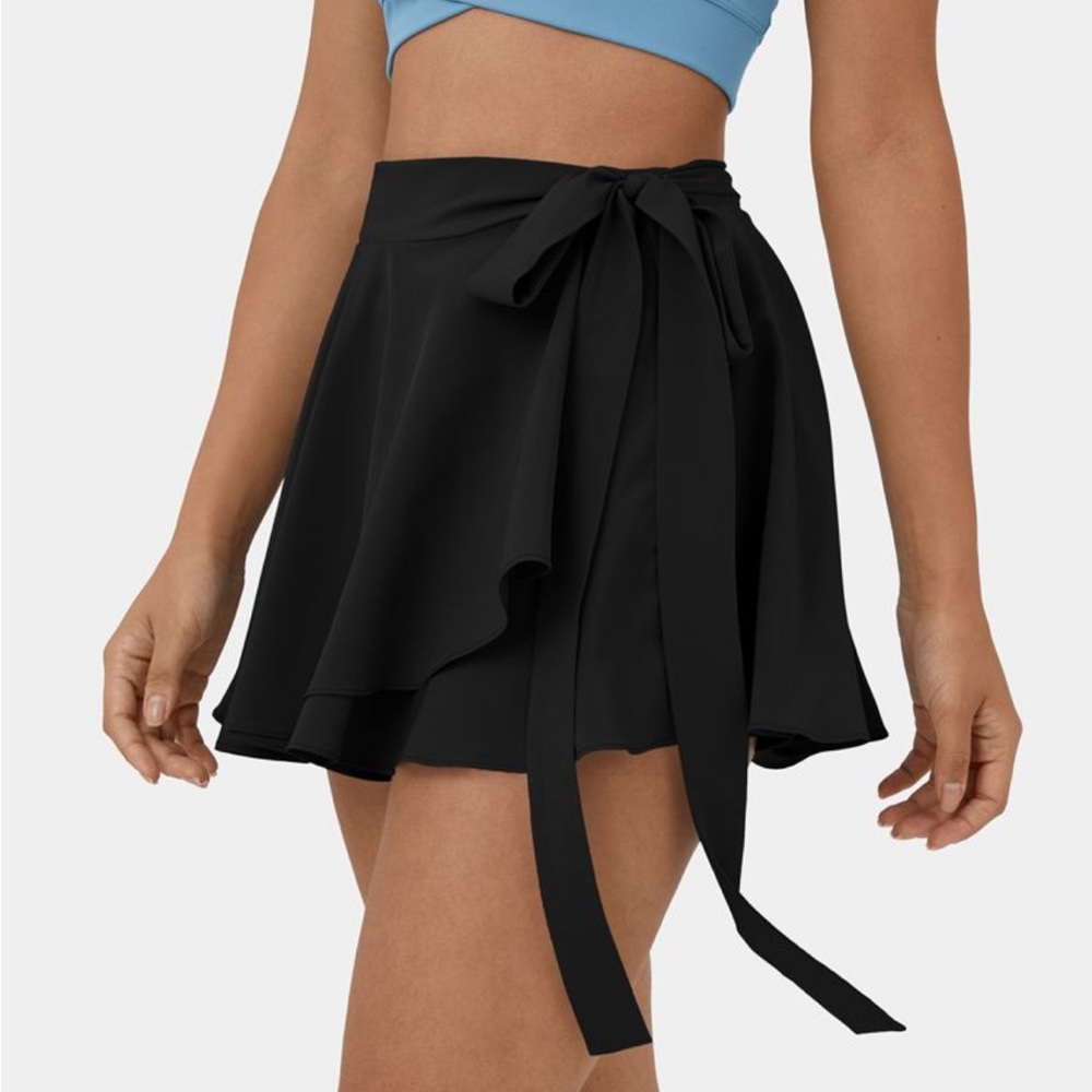 NWT HALARA black breezeful wrap skirt with shorts